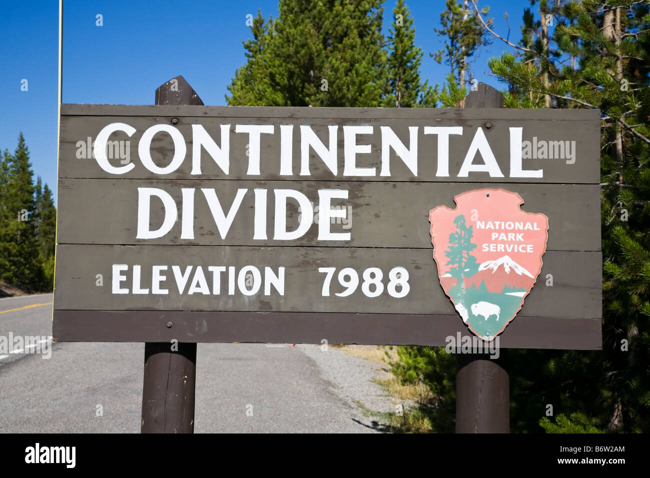 Il segno per il Continental Divide nel parco nazionale di Yellowstone Foto Stock