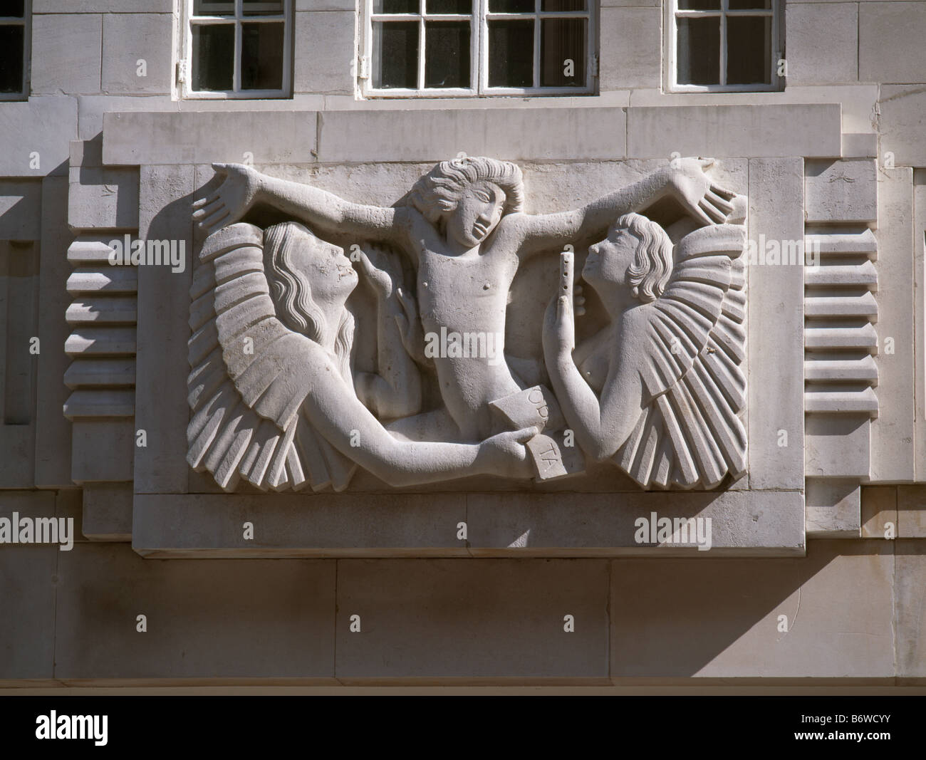 Edificio della BBC Scultura da Eric Gill Foto Stock