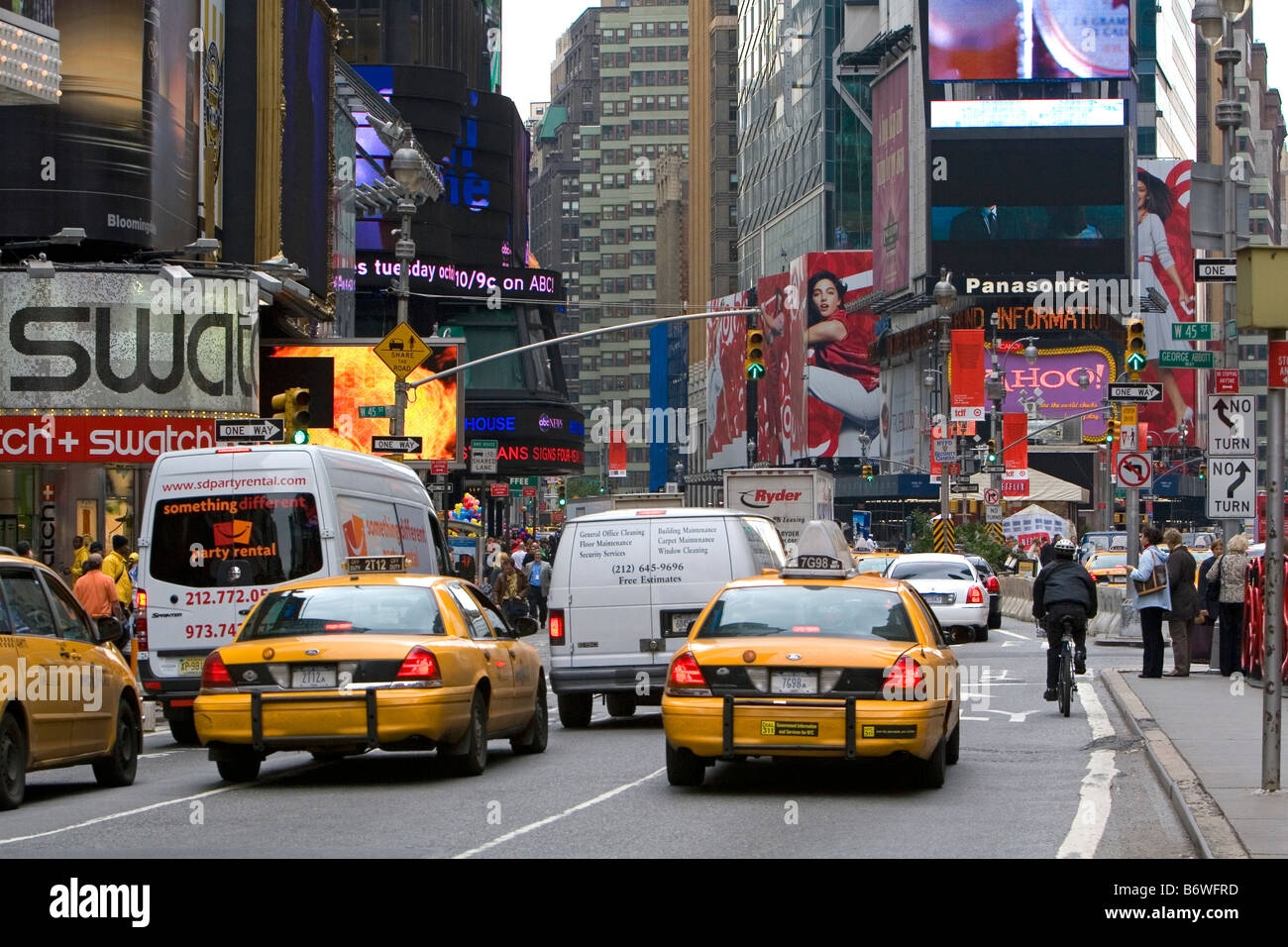 Il traffico in Times Square Manhattan New York City New York STATI UNITI D'AMERICA Foto Stock