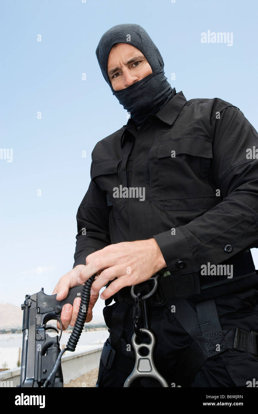 SWAT team ufficiale con pistola automatica Foto Stock