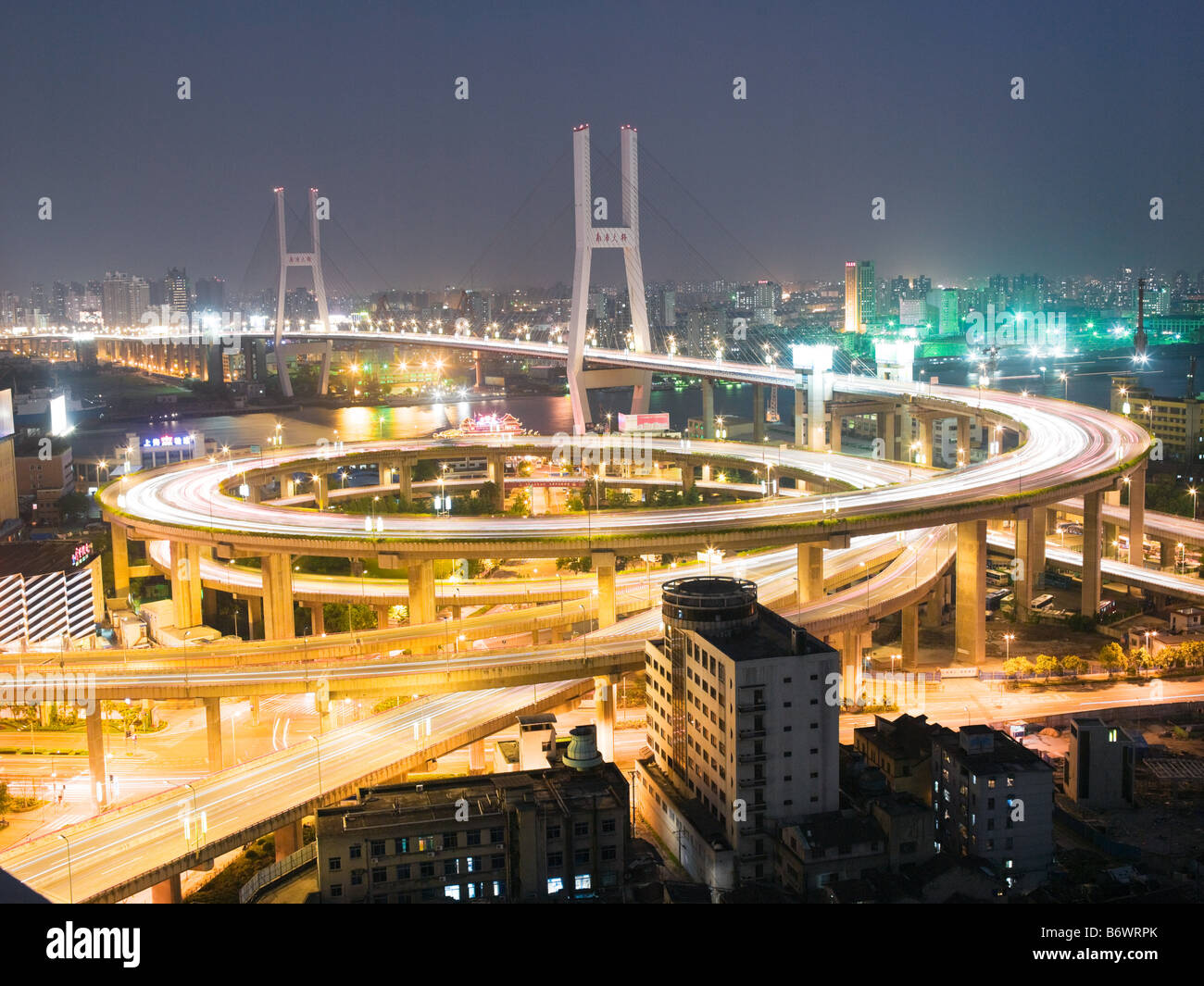 Autostrada sopraelevata a Shanghai Foto Stock