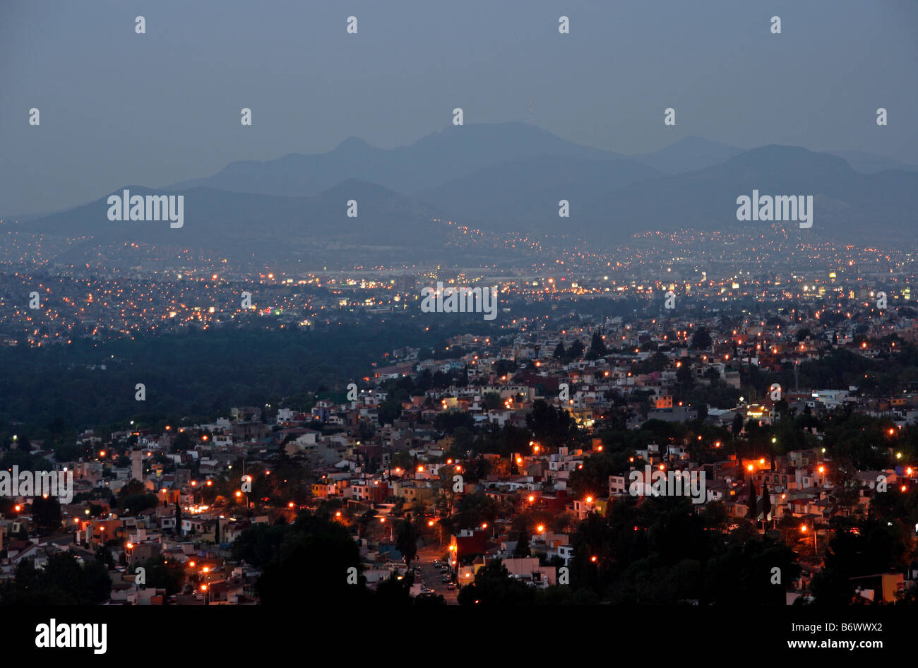 Messico, Città del Messico. Vista su Città del Messico all'alba. Foto Stock