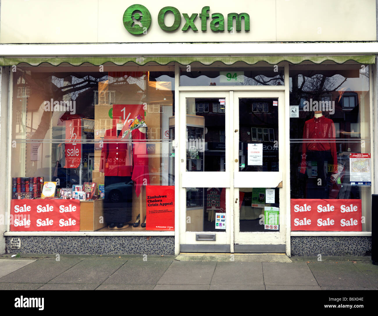 Oxfam carità Shop con ricorso per lo Zimbabwe Colera Foto Stock