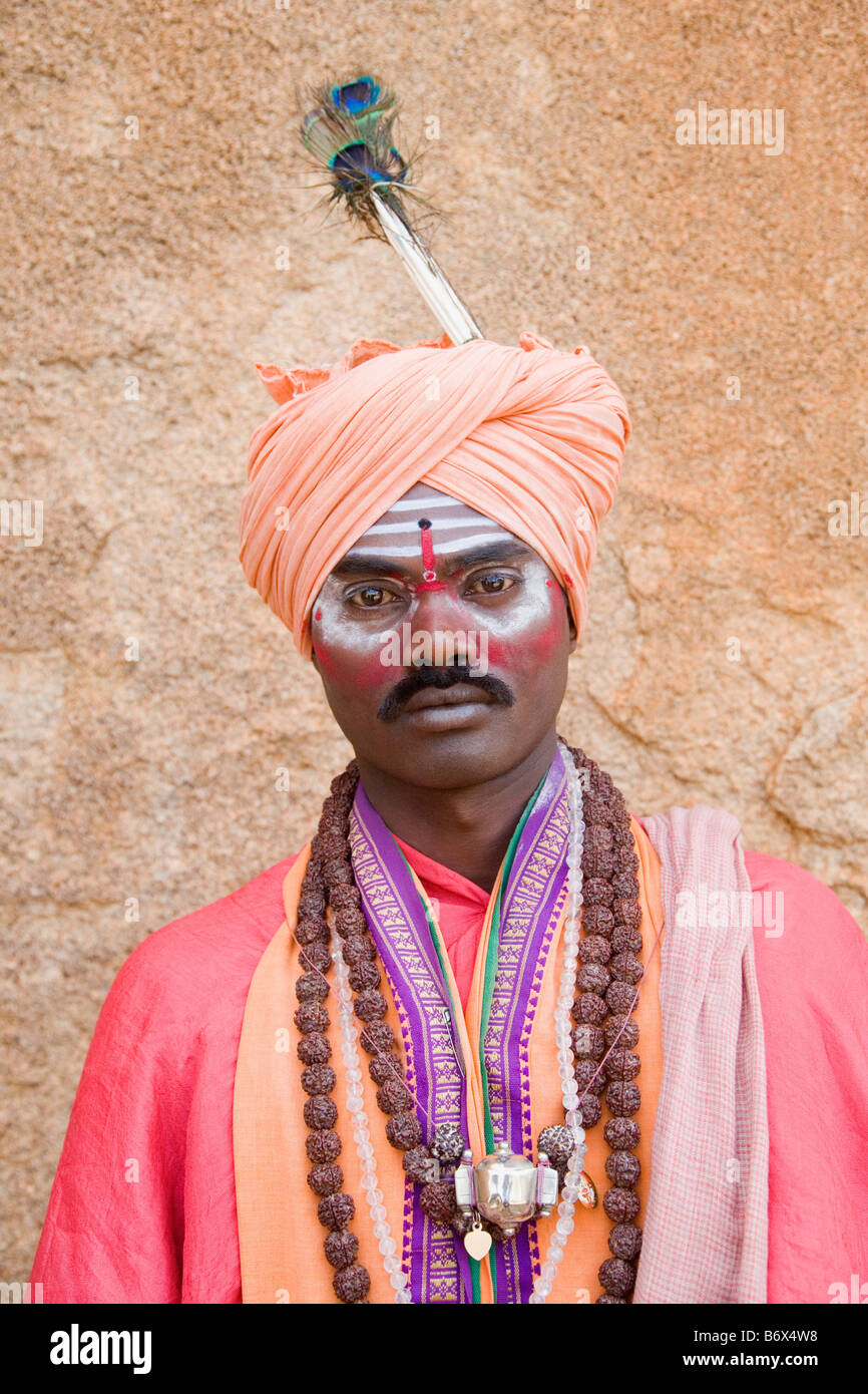 Ritratto di un sadhu, Hampi, Karnataka, India Foto Stock