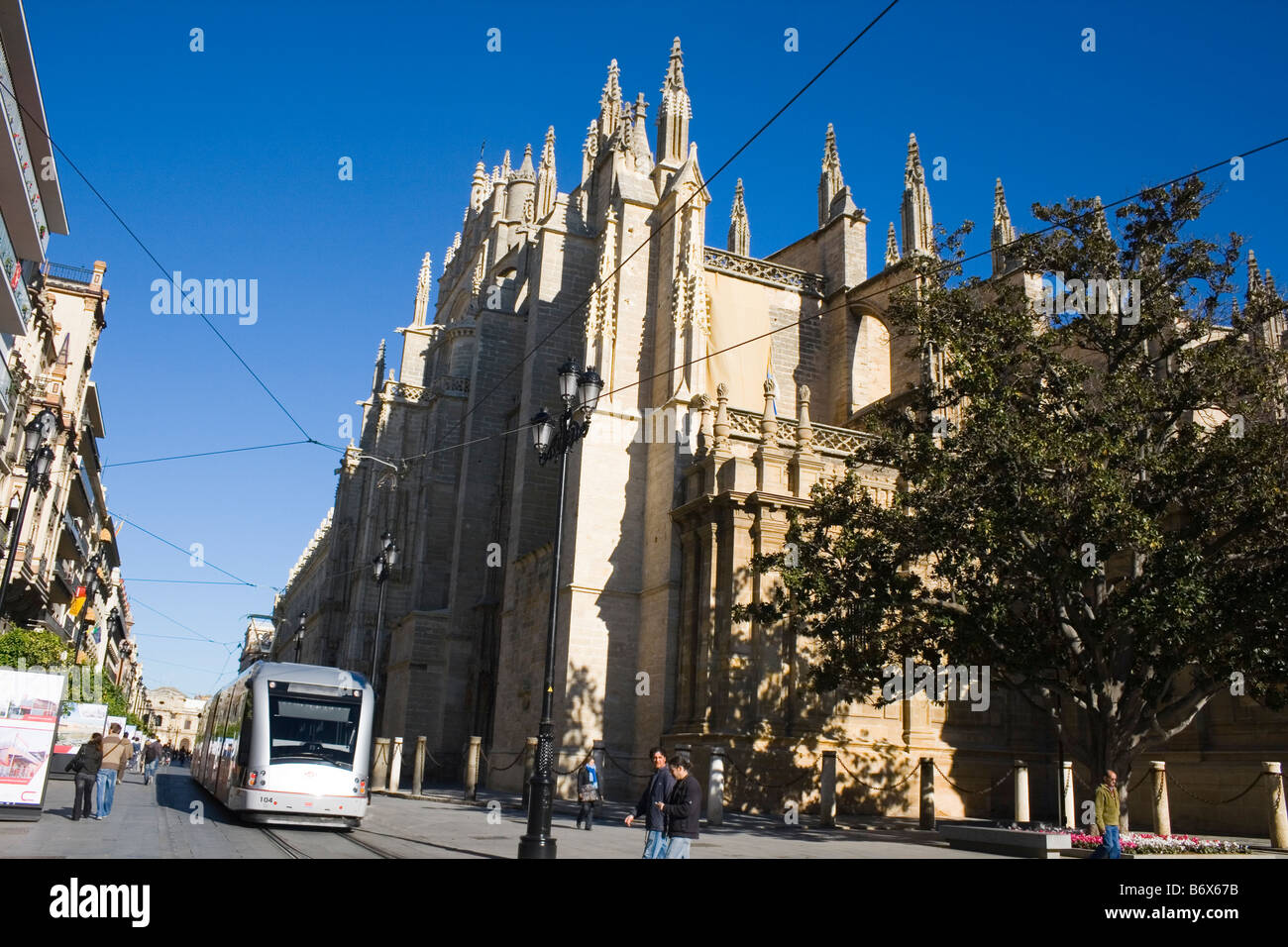 Siviglia Spagna Vista della cattedrale dalla Avenida de la Constitución Foto Stock