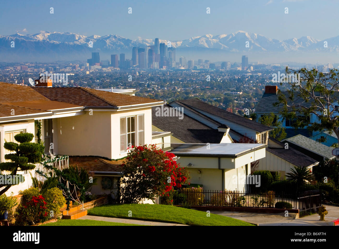 Los Angeles Skyline mattina dopo gli inverni prima neve Los Angeles Los Angeles County in California negli Stati Uniti Foto Stock