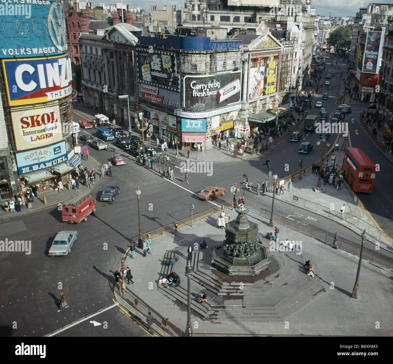 Piccadilly Circus, a metà degli anni settanta Foto Stock