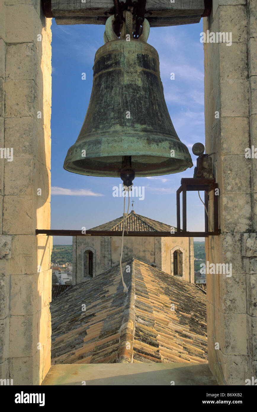 Campane sul tetto alla chiesa di San Carlo Borromeo a Noto Sicilia Italia Foto Stock