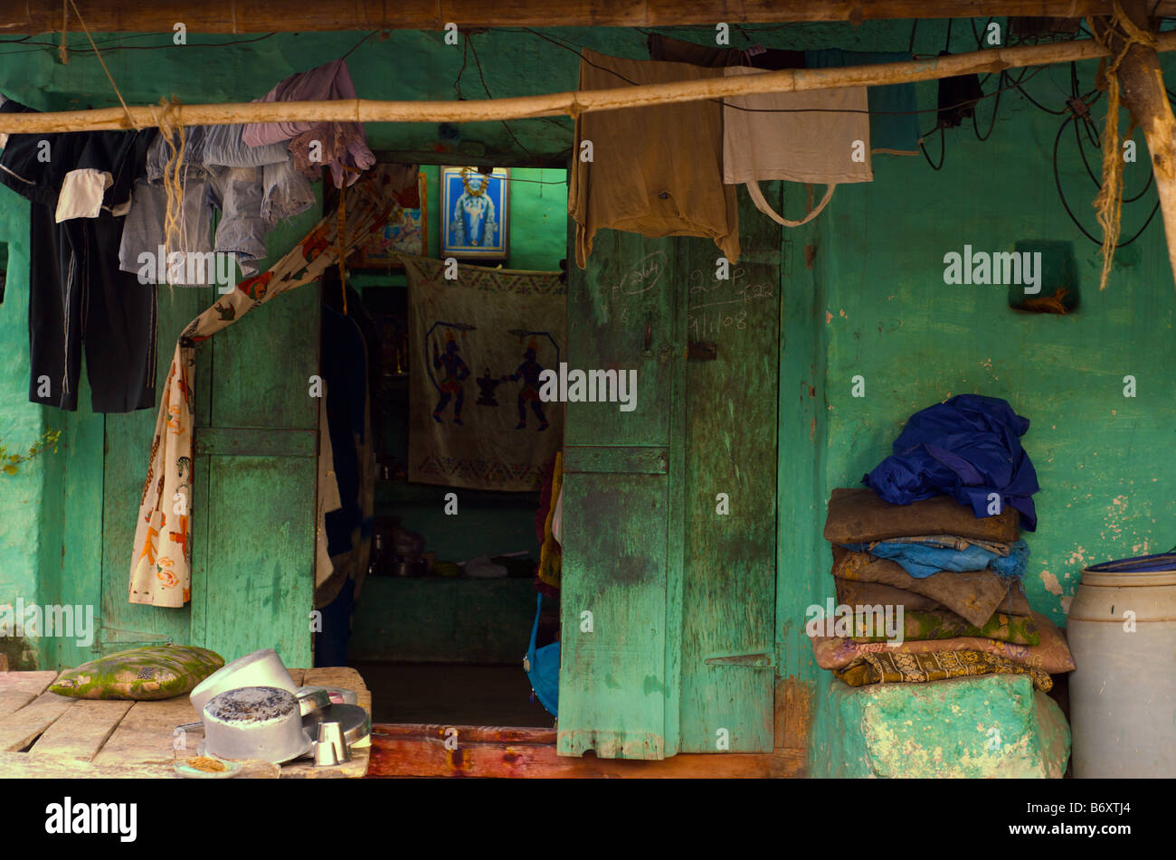 Una casa colorata/abitazione nella città di Hampi che si trova nello stato di Karnataka, India meridionale. Foto Stock