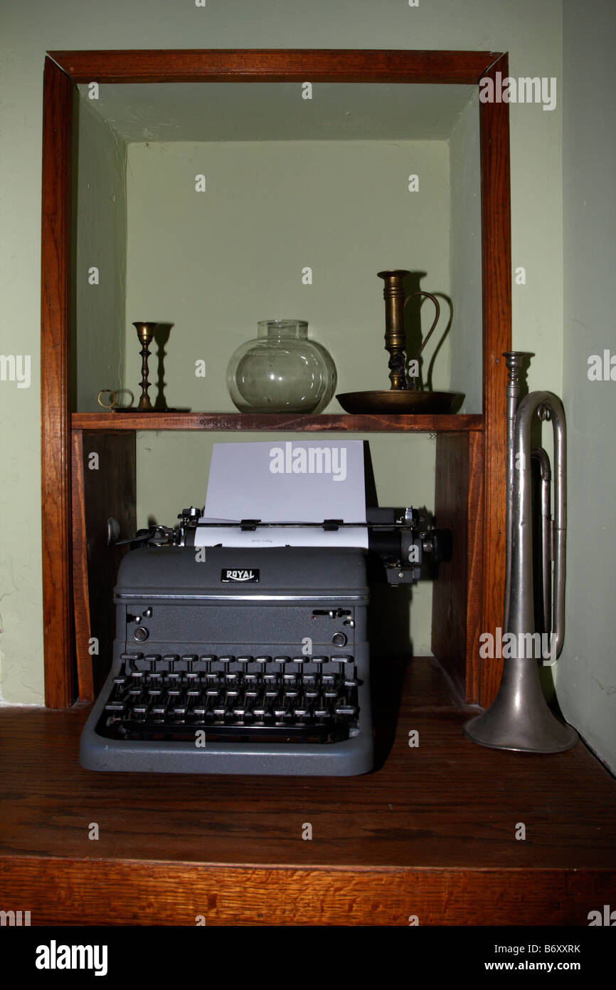 Grigio Royal nastri inchiostratori per macchine da scrivere con foglio di carta e di oggetti di antiquariato. Foto Stock