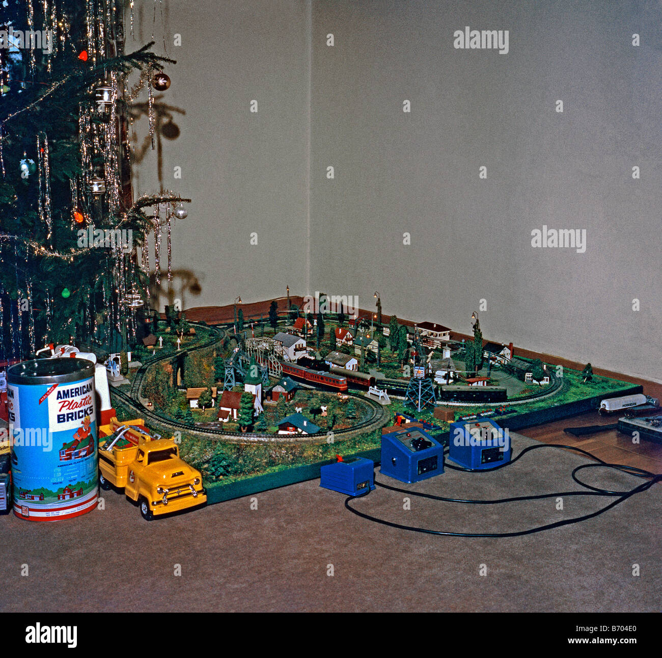Toy train set fino a Natale, c. 1960 Foto Stock