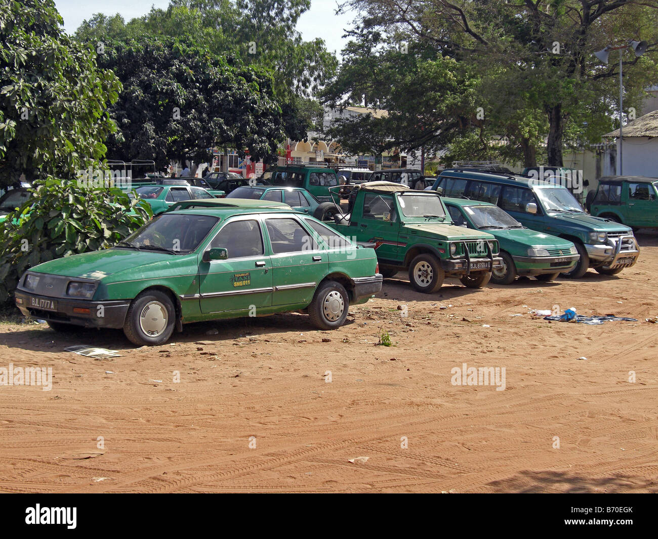 Verde taxi turistici in Gambia, in Africa occidentale. Foto Stock