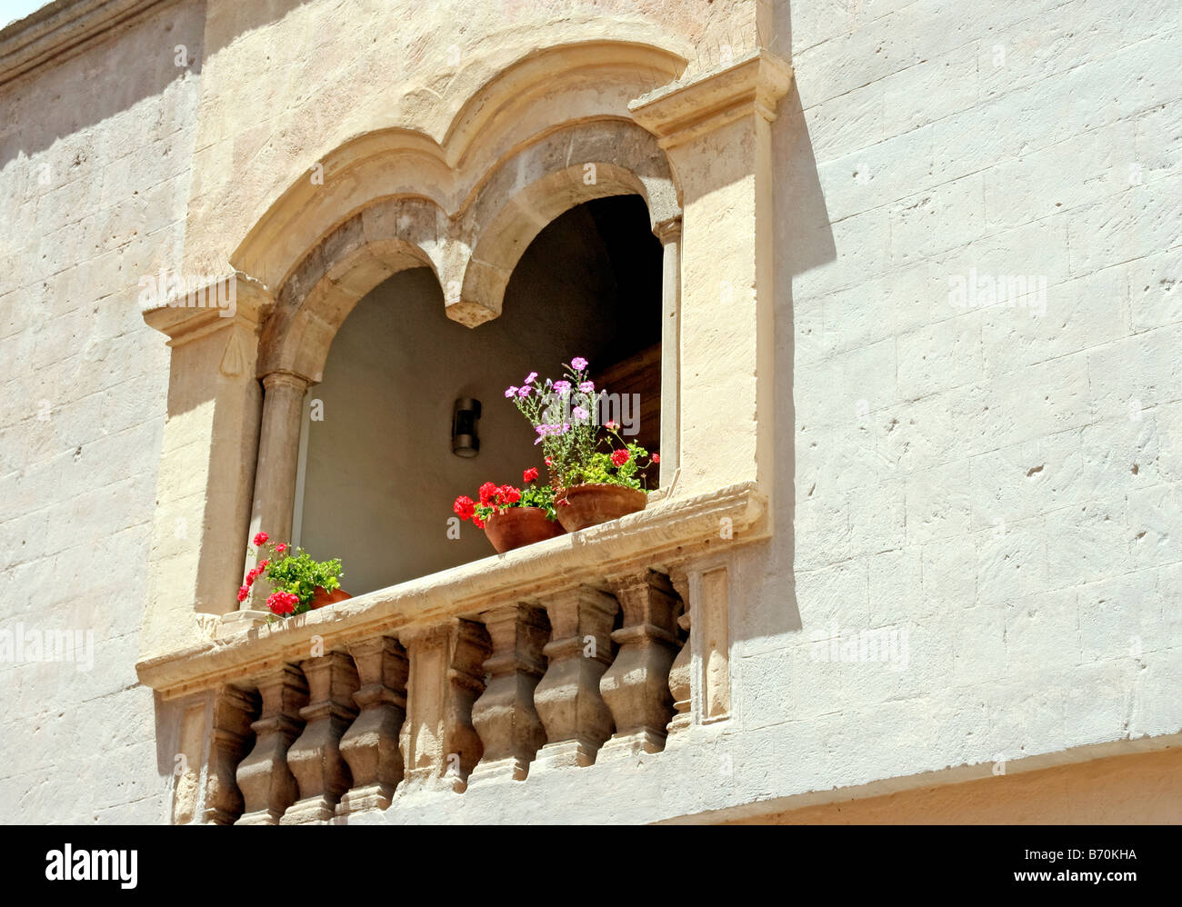 Finestra in Matera la città vecchia che è famosa per la sua grotta-abitazioni. Matera, provincia di Matera, Basilicata, Italia meridionale. Foto Stock
