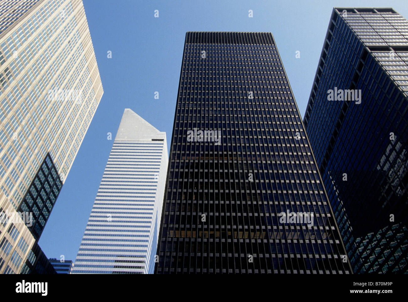 Seagram Building Park Avenue tra la 52nd e la 53rd Street e Citigroup Building, (Citibank), (Citi), Lexington Avenue. New York City USA. Grattacieli Foto Stock