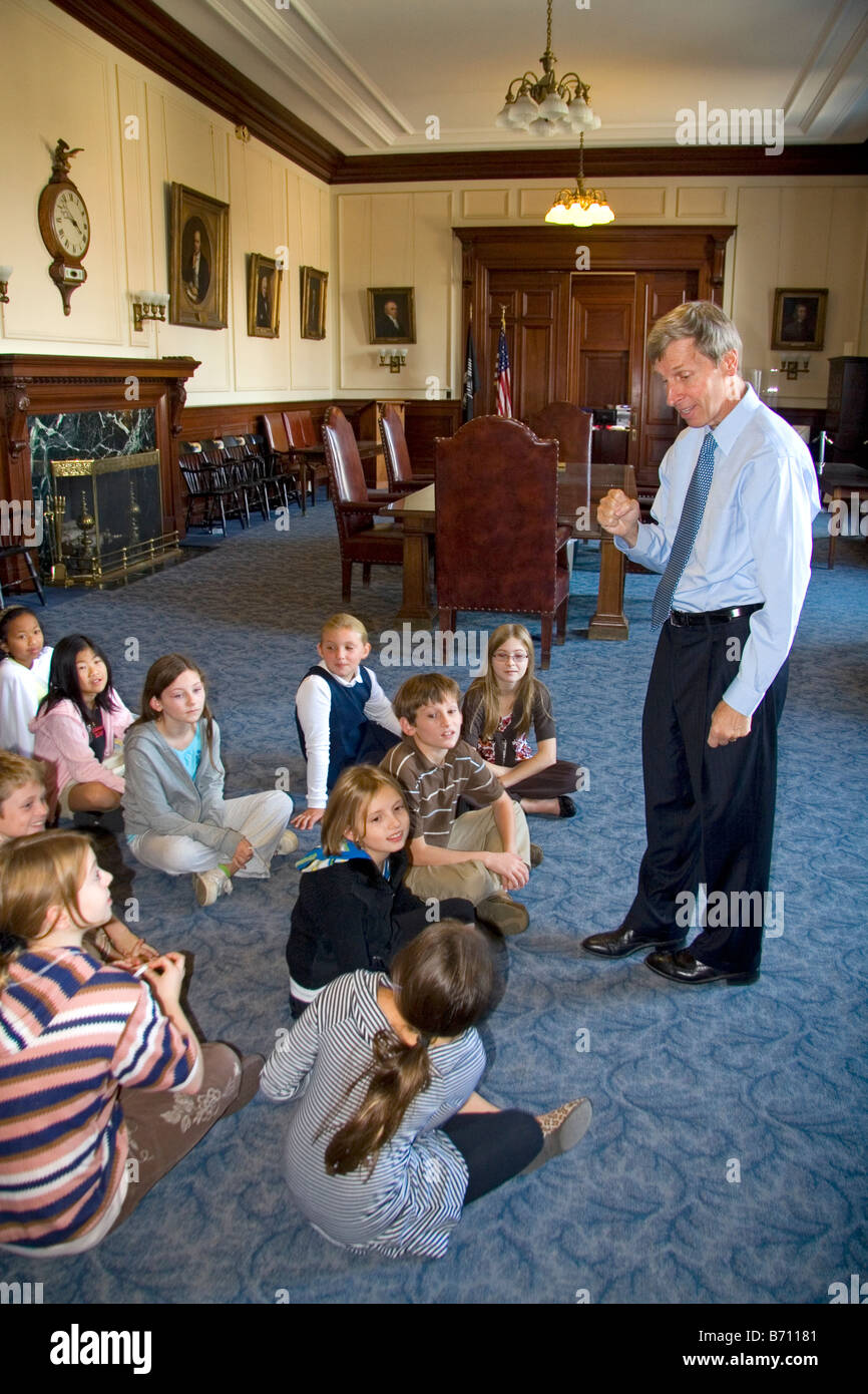 Regolatore di John Lynch parlando a scuola i bambini all'interno del New Hampshire Casa di Stato presso Concord New Hampshire USA Foto Stock