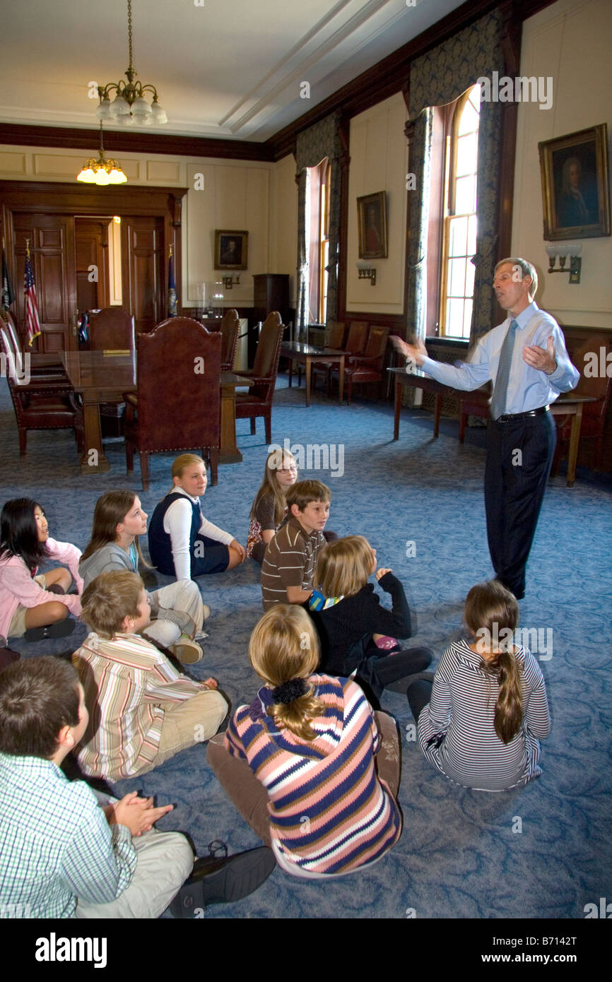 Regolatore di John Lynch parlando a scuola i bambini all'interno del New Hampshire Casa di Stato presso Concord New Hampshire USA Foto Stock