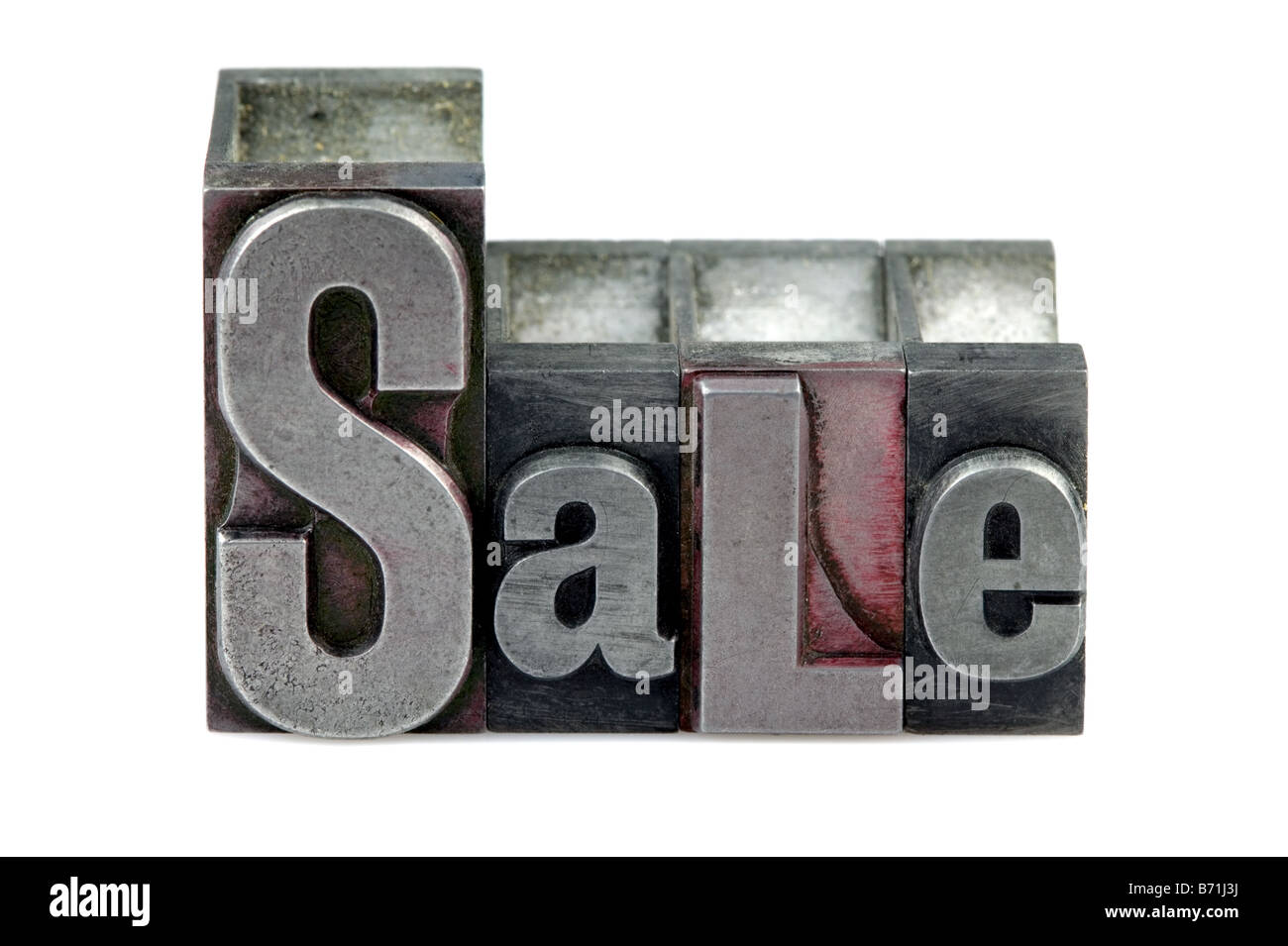 La parola vendita nella vecchia tipografia blocchi isolati su sfondo bianco Foto Stock