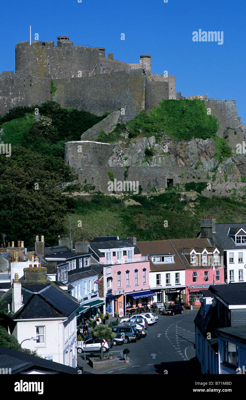 Monte Castello Orgueil, affacciato sulla Baia di Grouville in Gorey, Jersey, Isole del Canale. Foto Stock