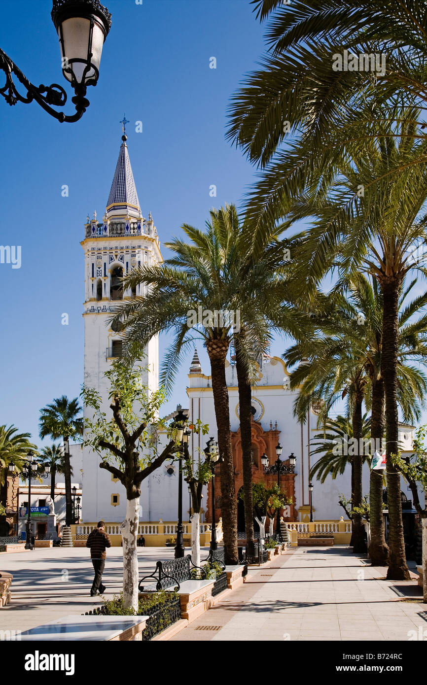 Plaza de España e la chiesa di San Juan Bautista La Palma del Condado Huelva Andalusia Spagna Foto Stock