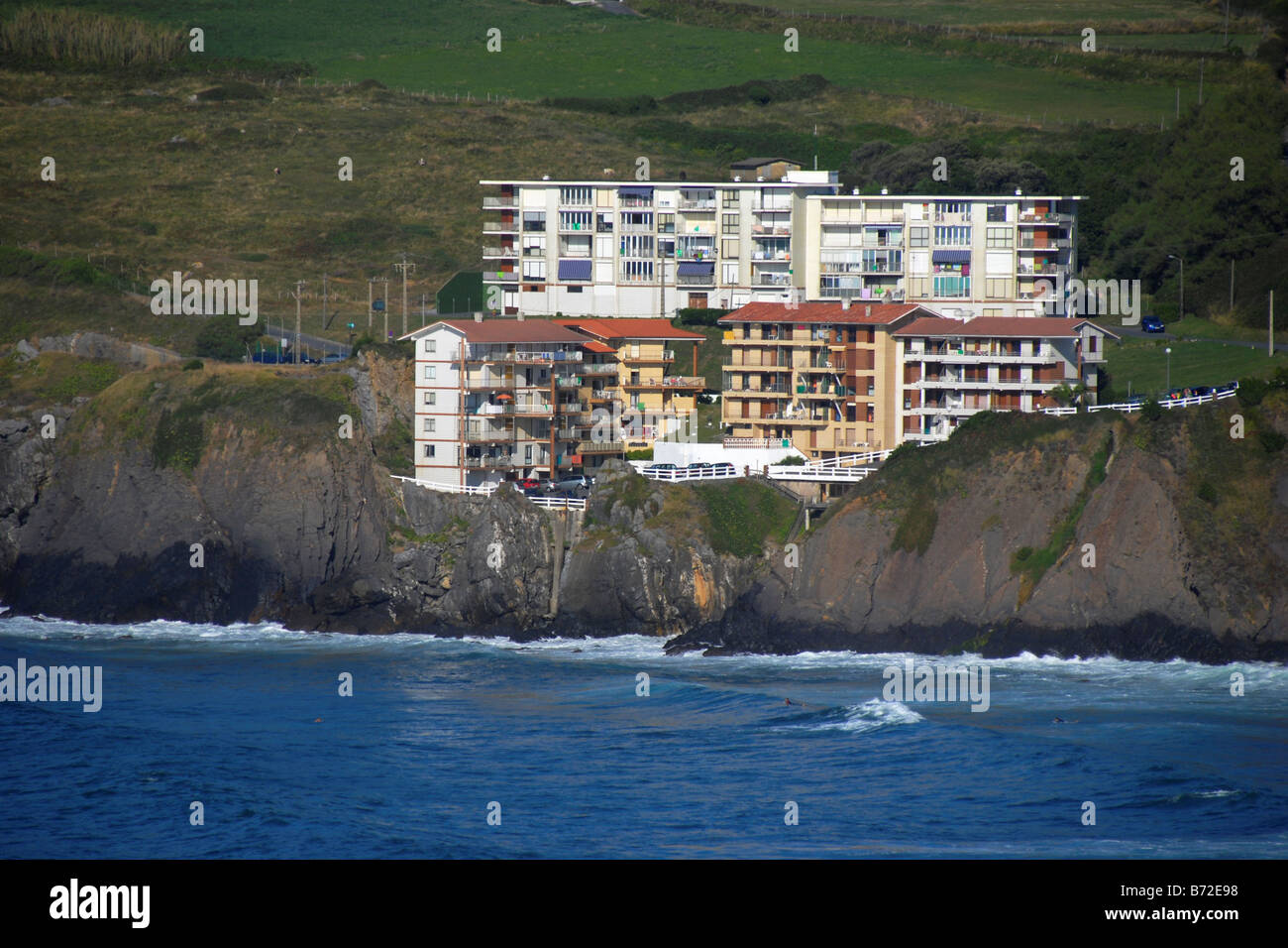 Baquio Bakio Beach Spagna, edifici sulla costa, costiere diritto, edifici illegali Foto Stock