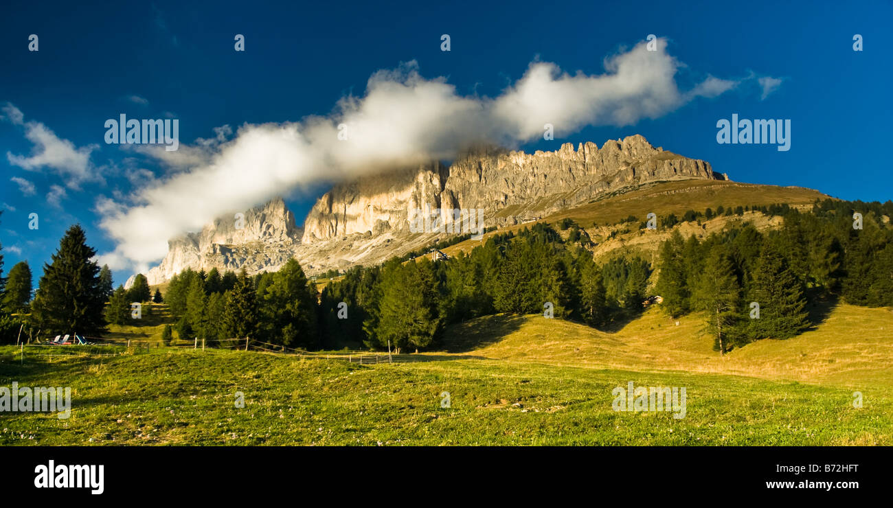 Vista panoramica del Rosengarten la gamma della montagna nelle Dolomiti Italia Foto Stock