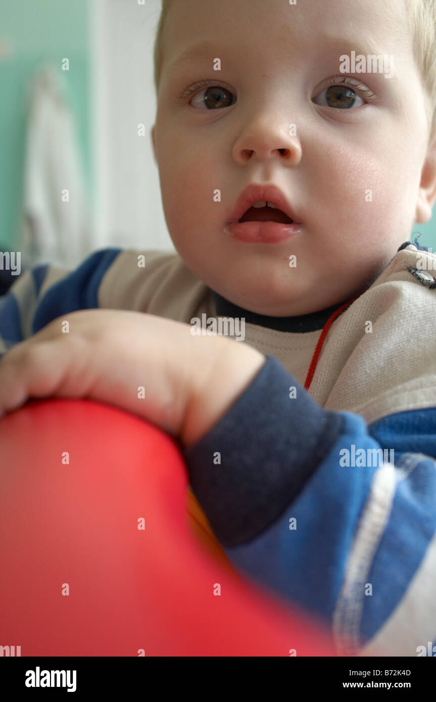 Ragazzo orfano in un orfanotrofio in Ucraina Foto Stock