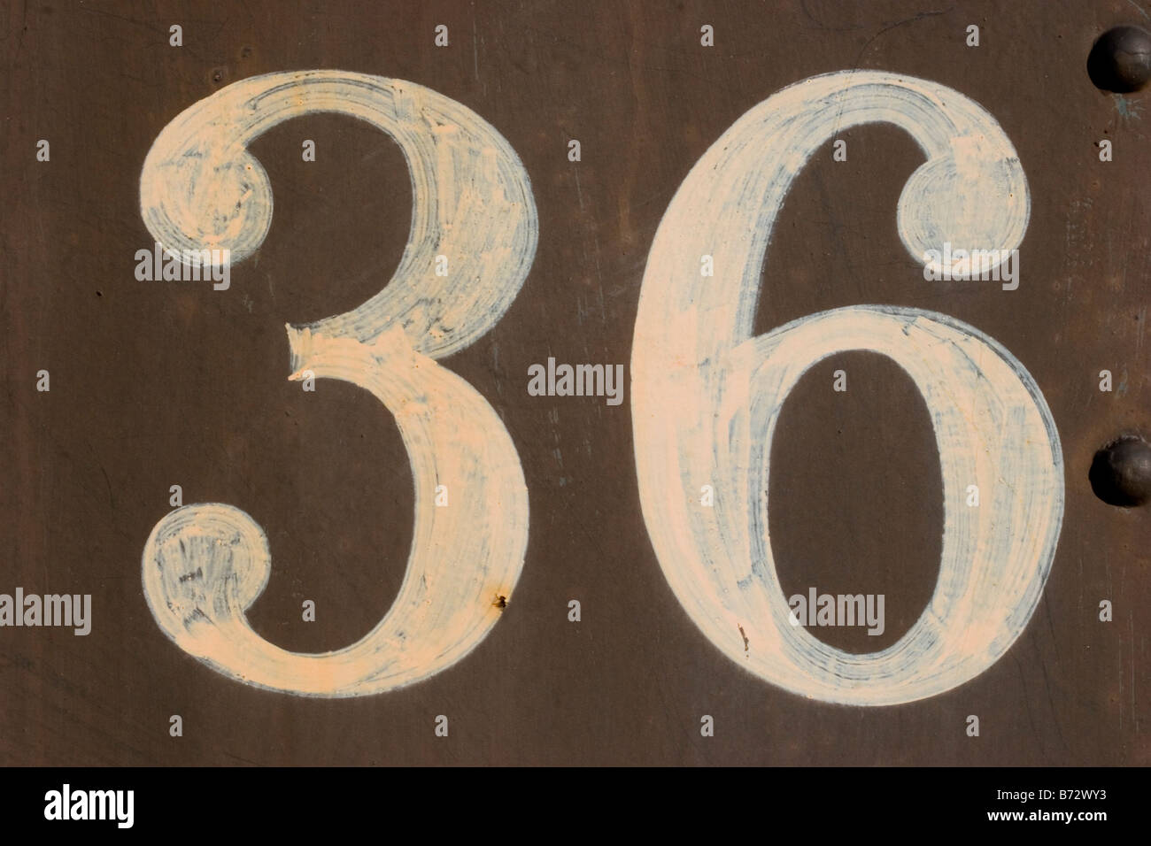 Il numero trentasei, #36, n. 36 dipinta su metallo Foto Stock