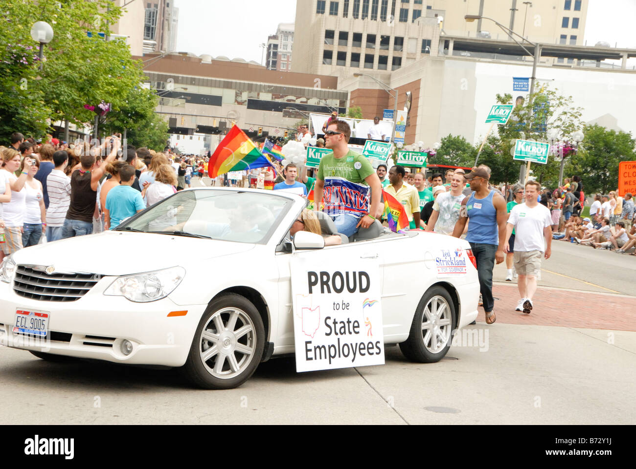 Orgoglioso membro dipendenti al Gay Pride Parade Columbus Ohio 2008 Foto Stock
