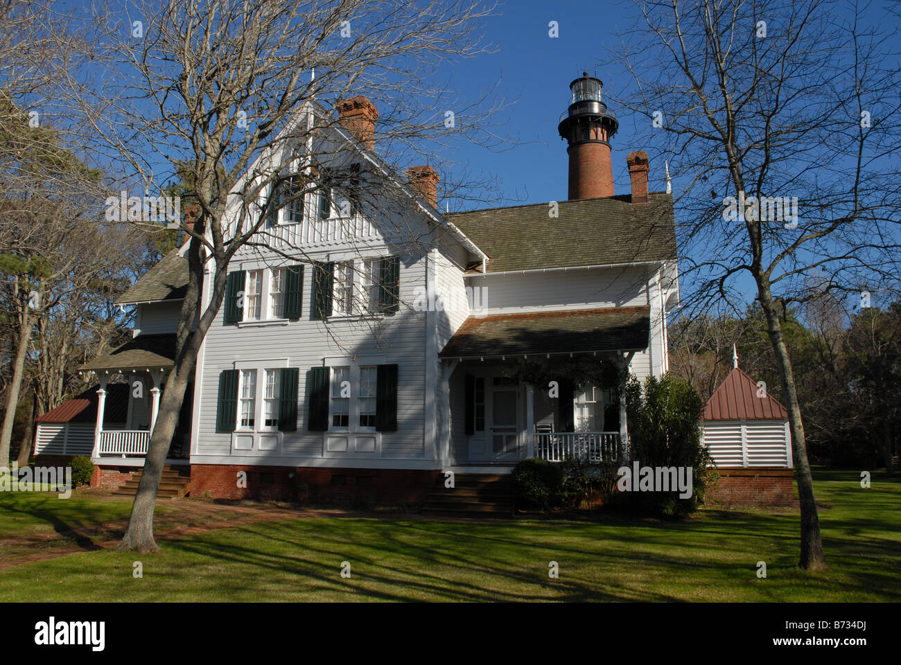 Currituck Beach Faro e custodi della casa Foto Stock Currituck Beach Faro e custodi della casa Foto Stock