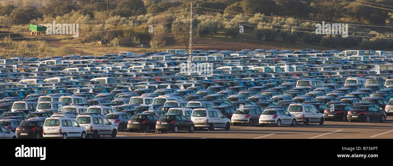 Deposito per auto invendute vicino a Riofrio, Provincia di Granada, Spagna. Foto Stock