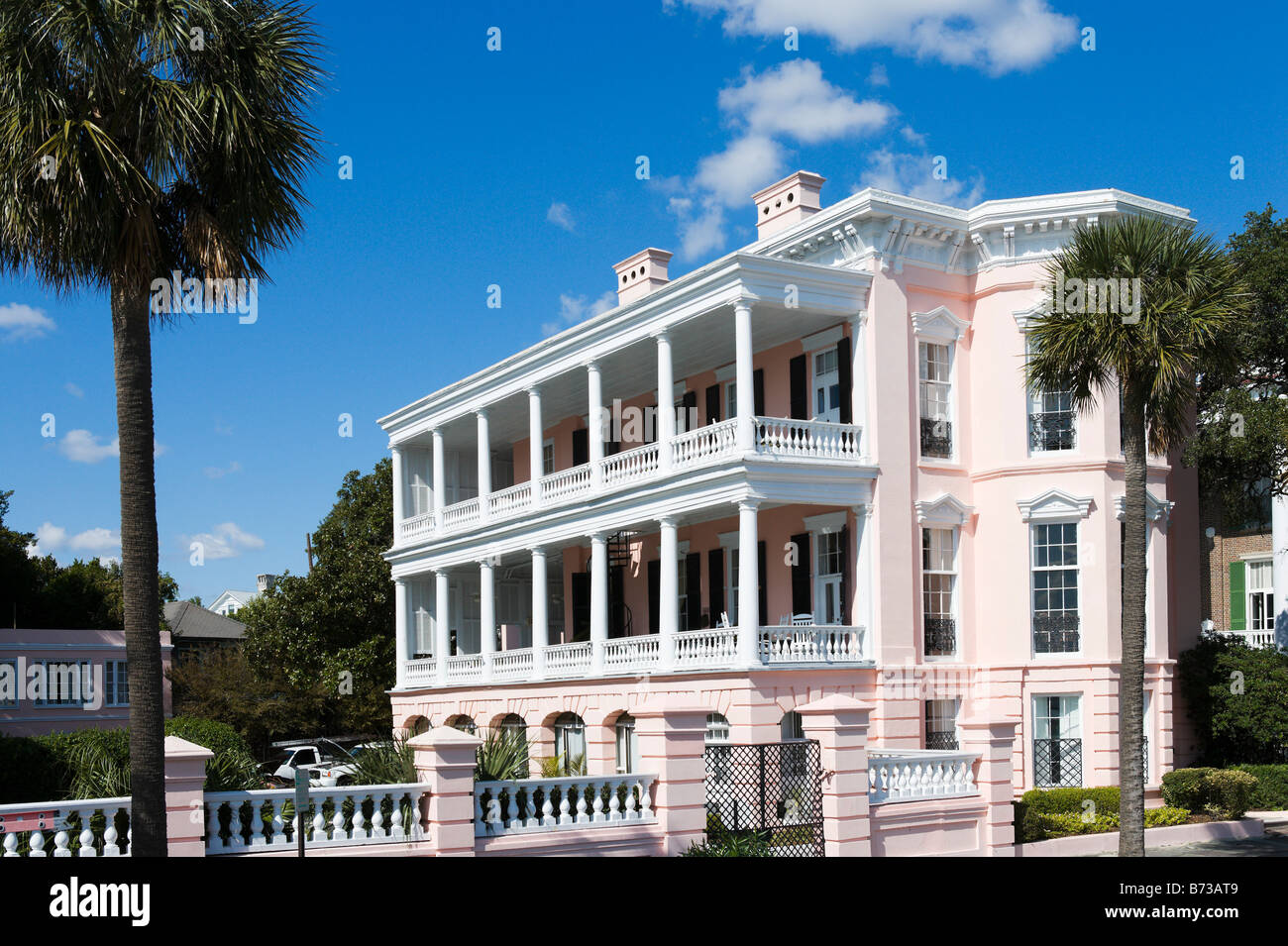 Lungomare storico palazzo situato sulla batteria Est (East Bay Street, Charleston, Carolina del Sud, STATI UNITI D'AMERICA Foto Stock