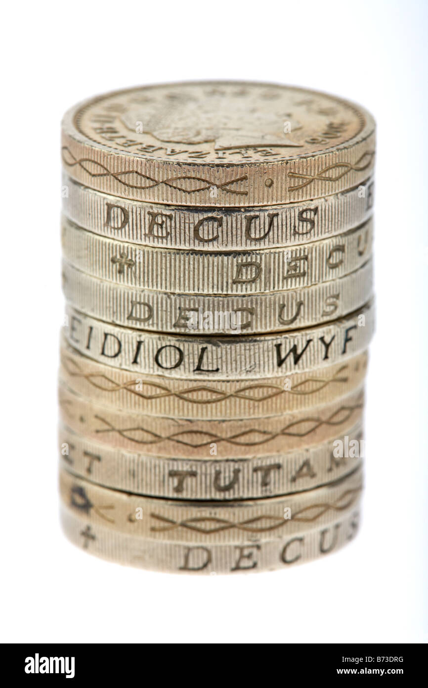Pila di quella vecchia lira sterlina monete Foto Stock