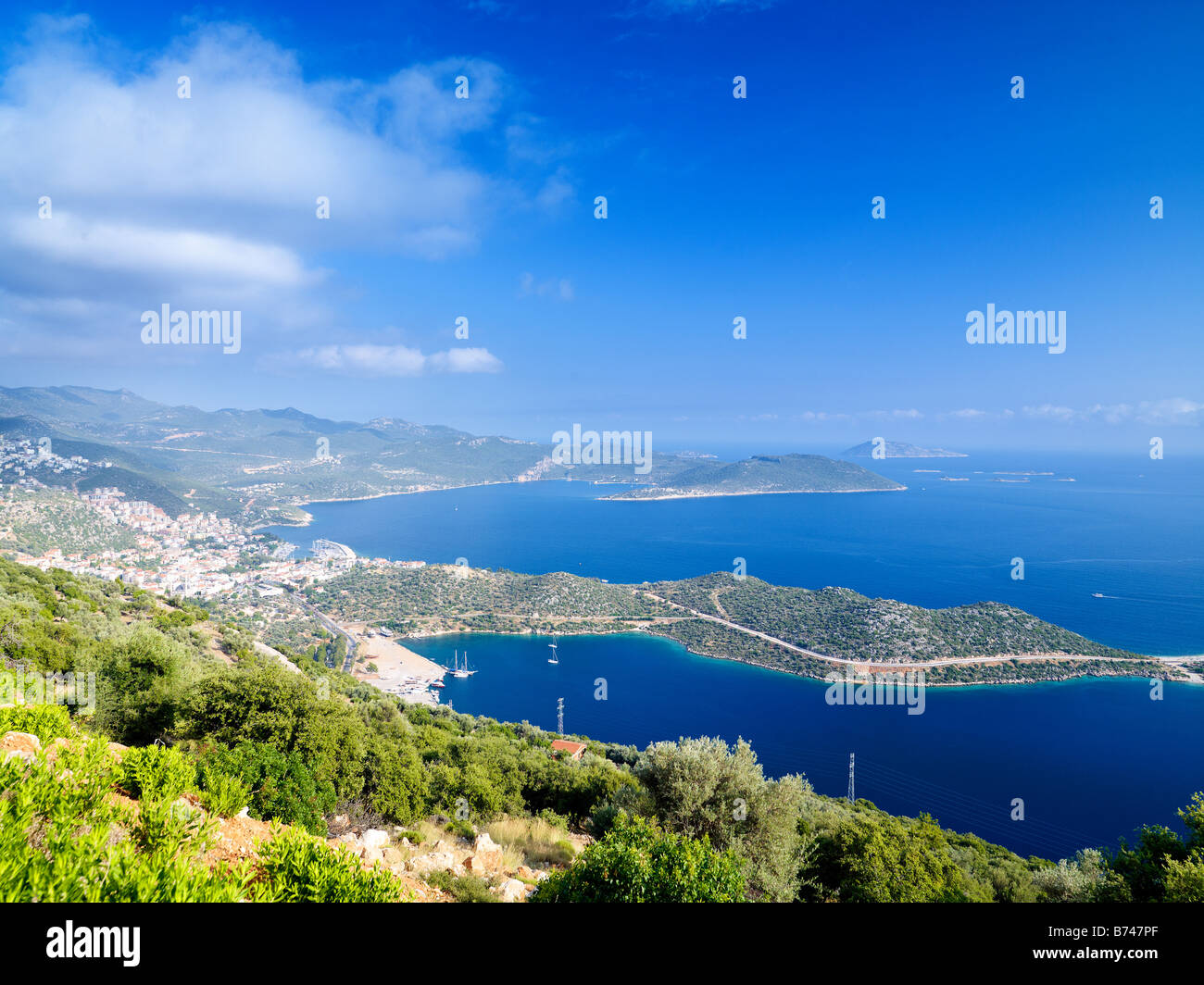 Vista di Kas, Turchia da colline affacciato sulla città e sul porto Foto Stock