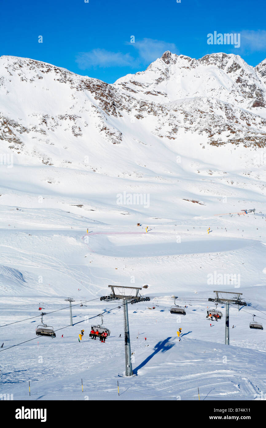 Seggiovia vicino stazione a monte Gamsgarten presso il Ghiacciaio dello Stubai in Tirolo, Austria Foto Stock