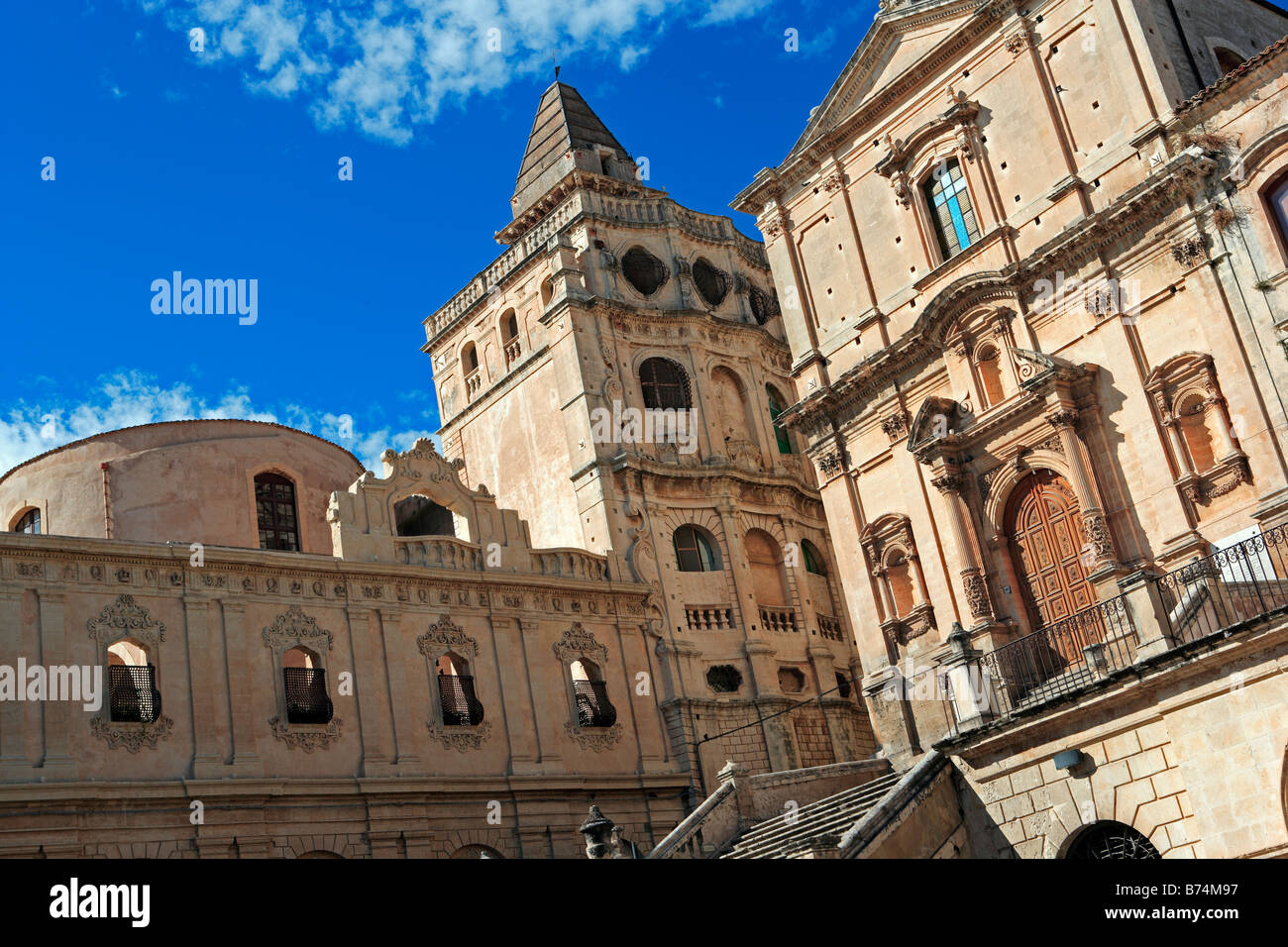 San Francesco e la chiesa benedettina e convento, Noto, Sicilia Foto Stock