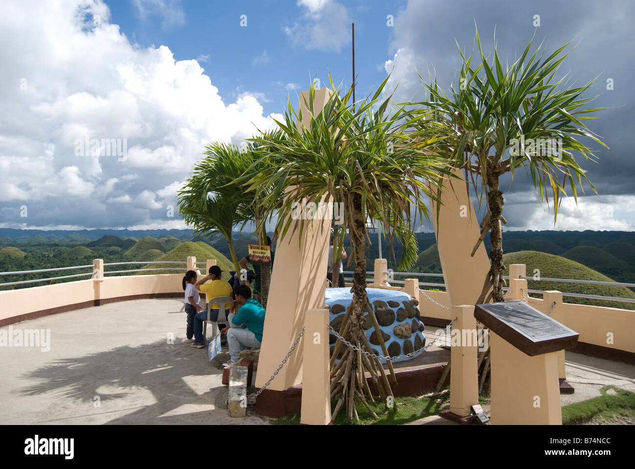 Liberty Bell e Wishing Well, il Chocolate Hills, geologico nazionale monumento, Carmen, Bohol, Visayas, Filippine Foto Stock