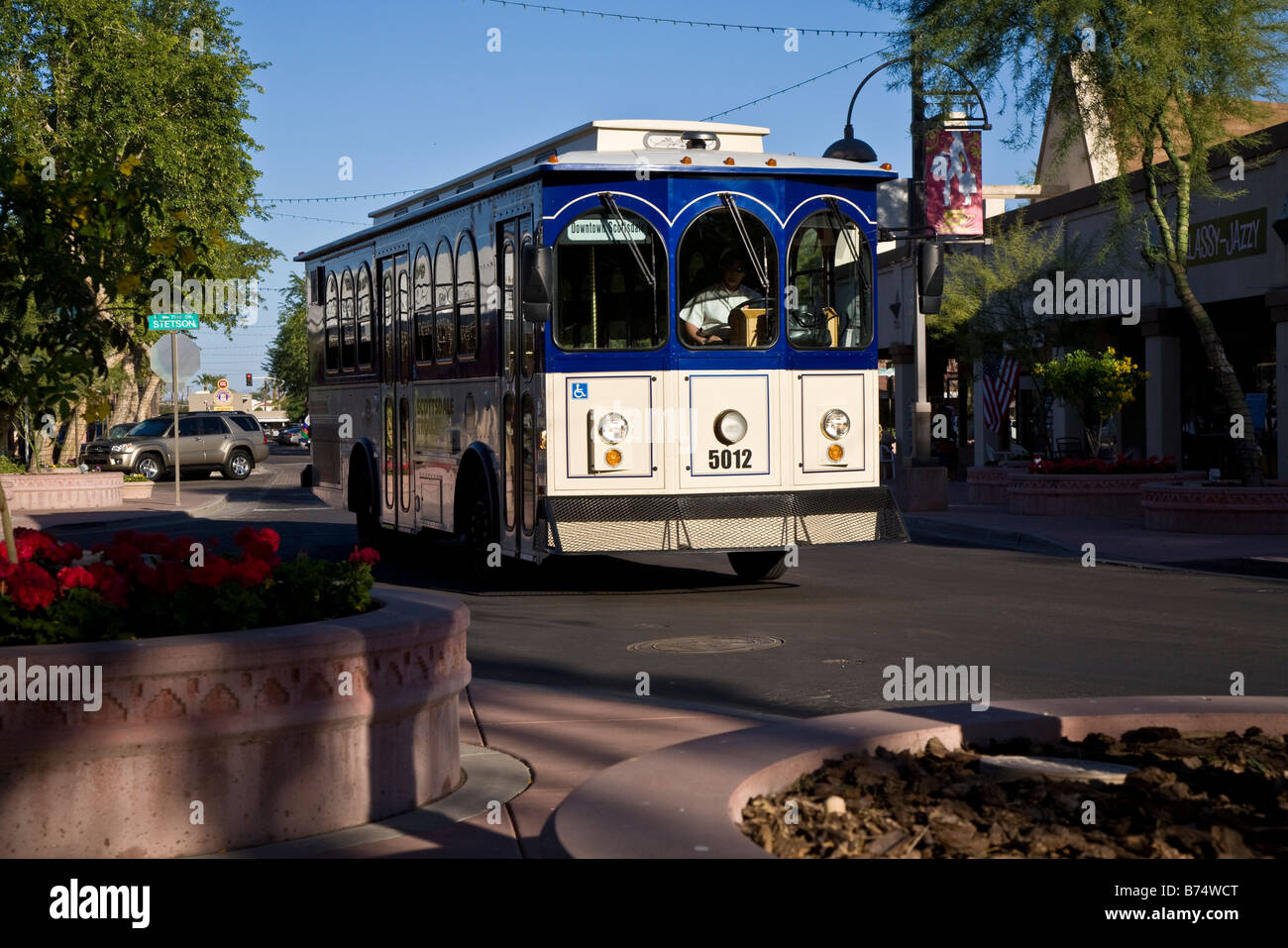 Scottsdale filobus dalla E Quinta Avenue Negozi Phoenix in Arizona, Stati Uniti d'America Foto Stock