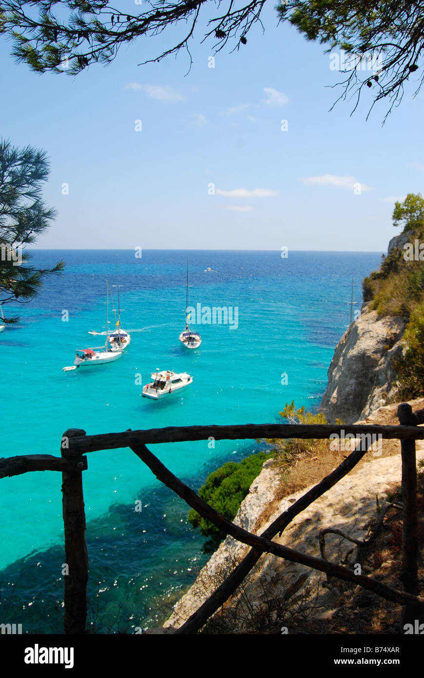 Barche, Cala Macarella, Menorca Foto Stock