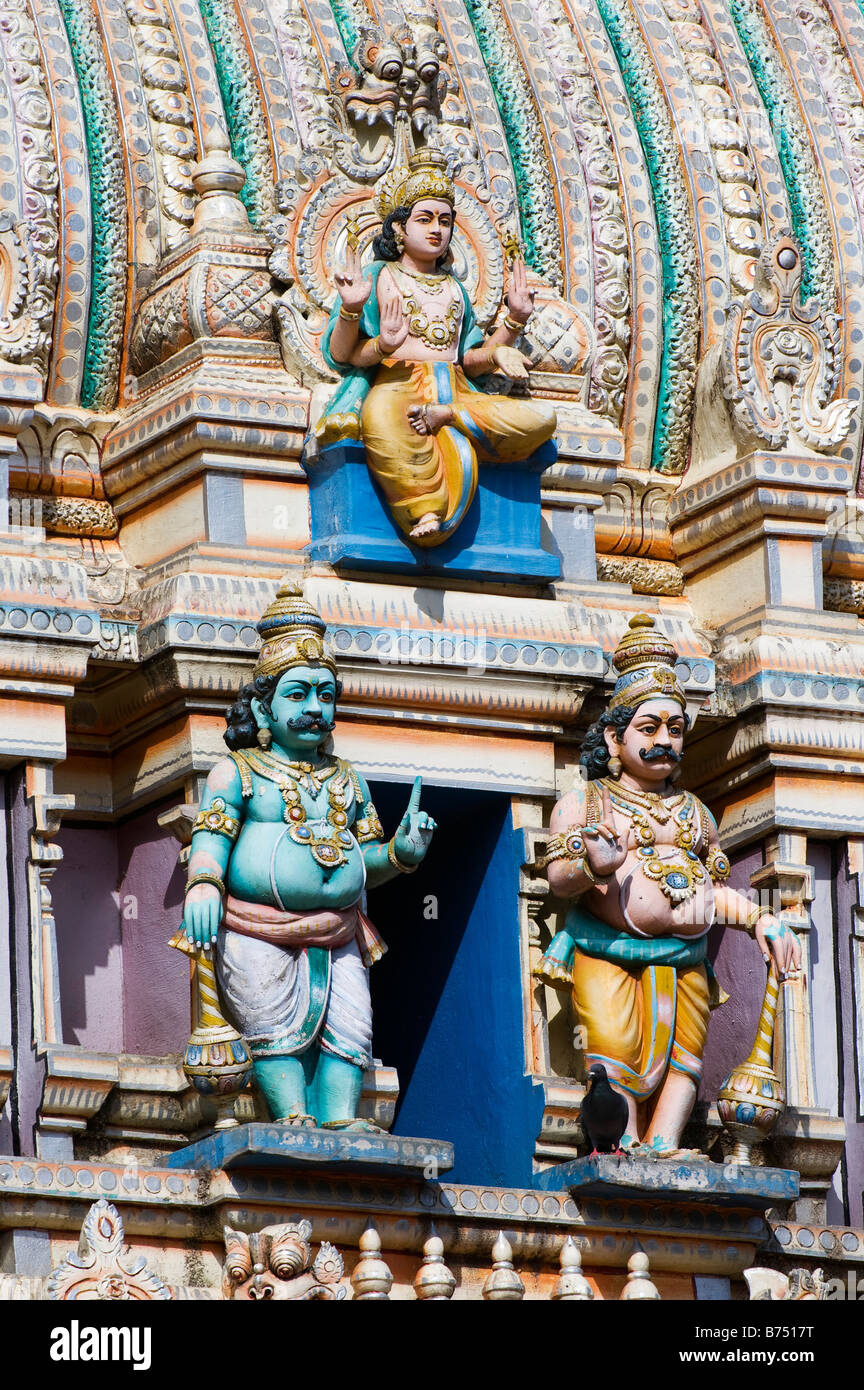 Divinità indù sul Ganapathi tempio. Basavangudi, Bangalore, India Foto Stock