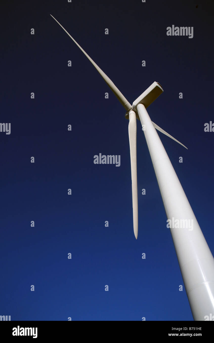 In prossimità di una turbina eolica in Francia Foto Stock