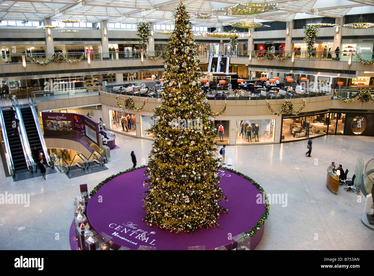 Atrio Interno a Natale, Landmark Shopping Centre, Sheung Wan, Victoria Harbour, Isola di Hong Kong, Hong Kong, Cina Foto Stock