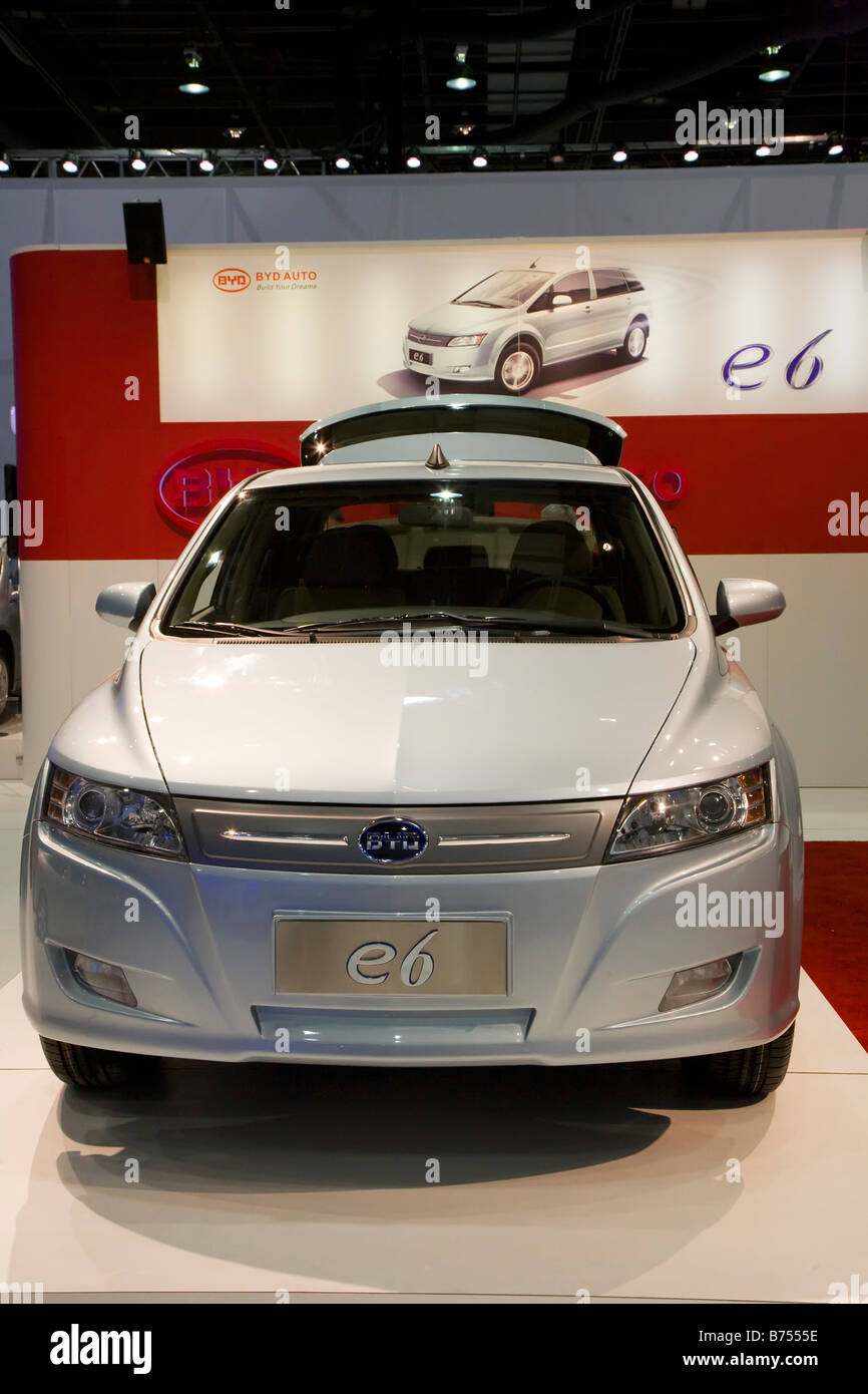 Detroit Michigan il fatto cinese BYD E6 auto elettrica sul display al North American International Auto Show Foto Stock