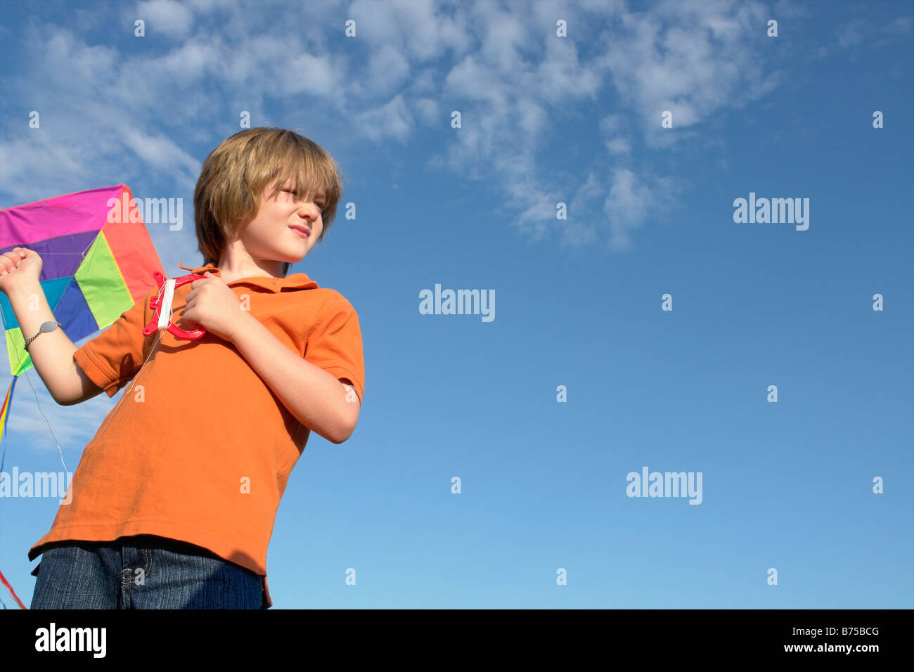 6 anno vecchio ragazzo tenendo il kite, Winnipeg, Canada Foto Stock
