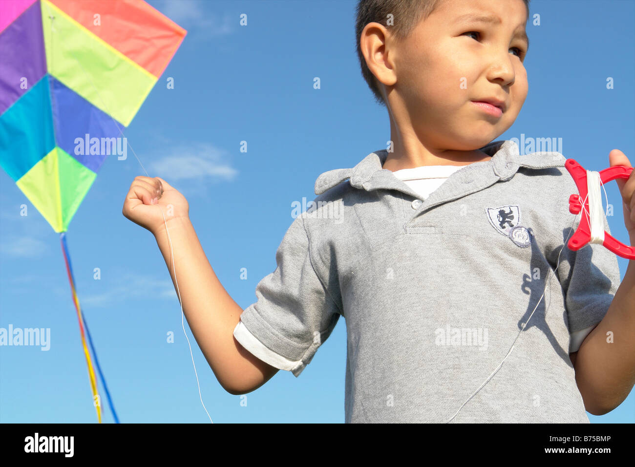 6 anno vecchio ragazzo con kite, Winnipeg, Canada Foto Stock