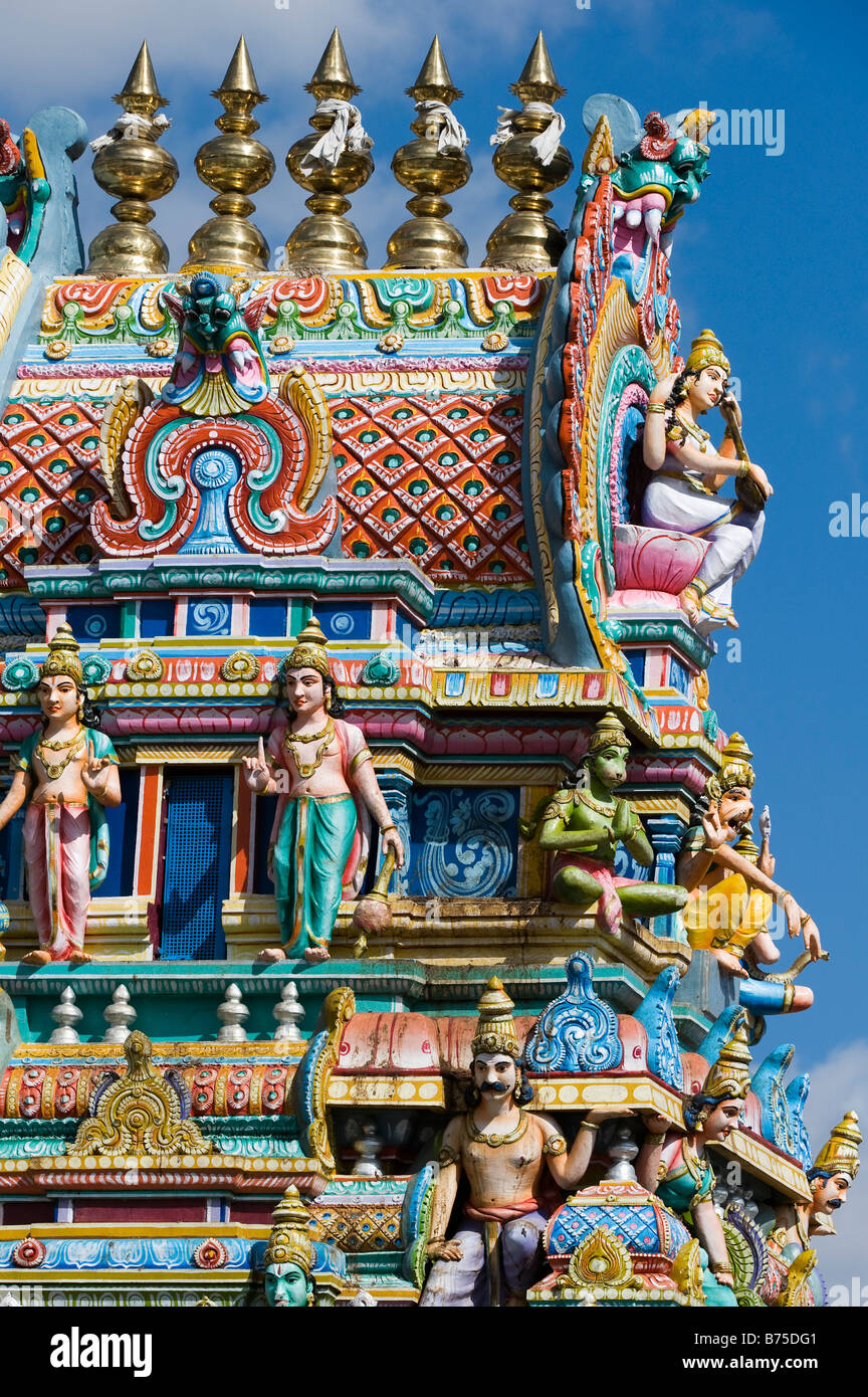 Tempio indù Gopuram alto. India del sud Foto Stock