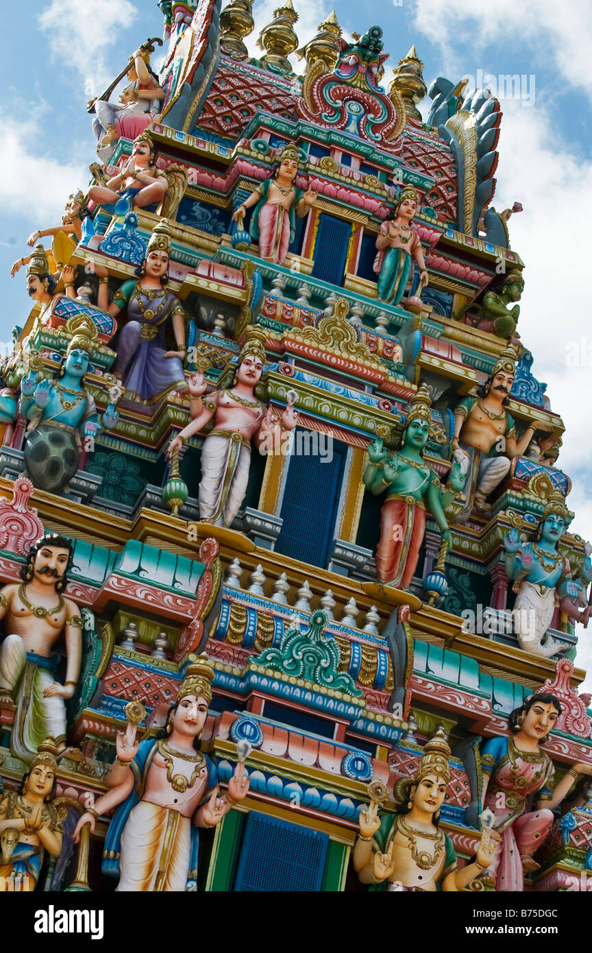 Tempio indù Gopuram alto. India del sud Foto Stock