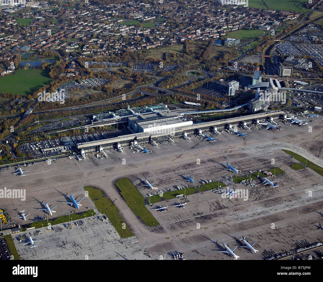 Manchester Airport Terminal 2, dall'aria, l'Inghilterra settentrionale Foto Stock
