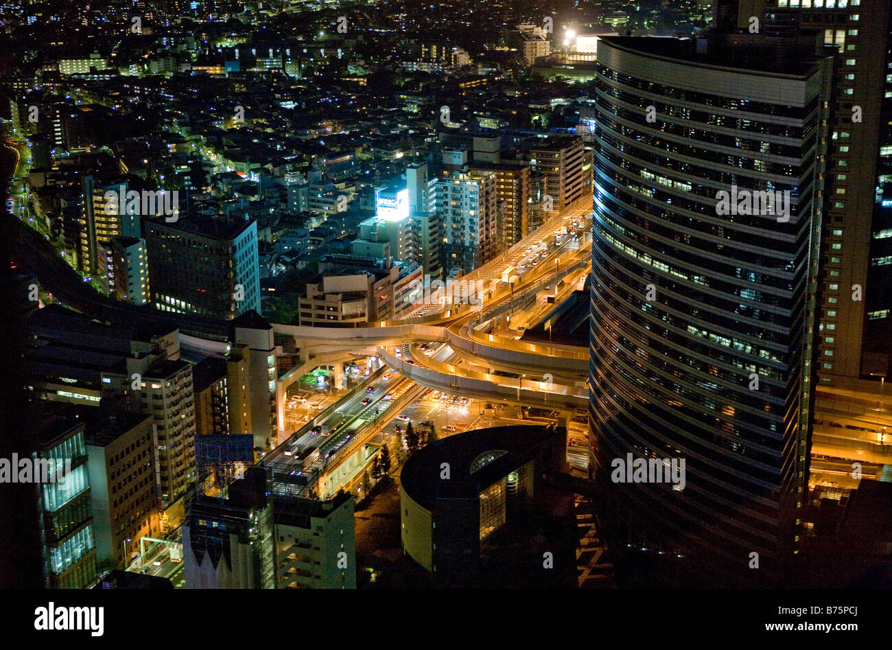 Aeral vista di Tokyo capitale del Giappone durante le ore notturne Foto Stock