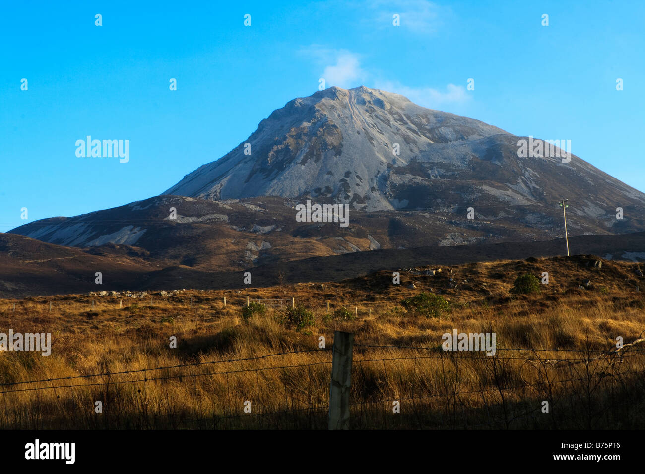 Errigal montagna da Dunlewey Foto Stock