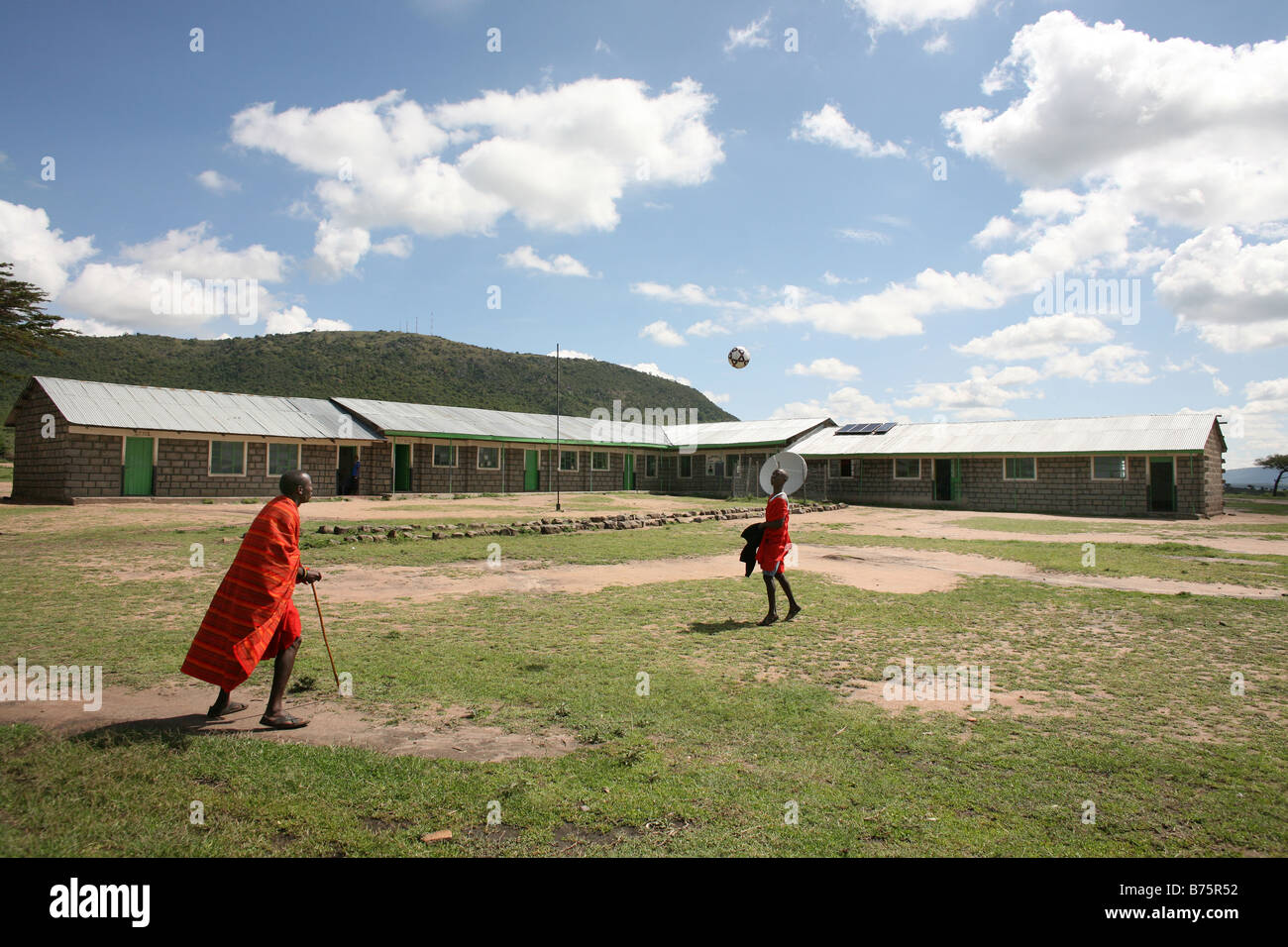 La scuola primaria in Kenya la maggior parte degli studenti sono dauno villaggio nelle vicinanze inhabtited dal popolo dei Massai tribù molti bambini di andare a scuola, ma molti non come hanno fatto a la mandria catlle molto pochi continuare la formazione dopo la scuola primaria Foto Stock